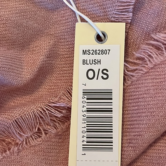 Max Studio Scarf/Wrap - Picture 3 of 5